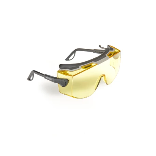 Monture ergonomique, filtre jaune, adapté pour lunettes de correction. Sécurité en milieu professionnel.